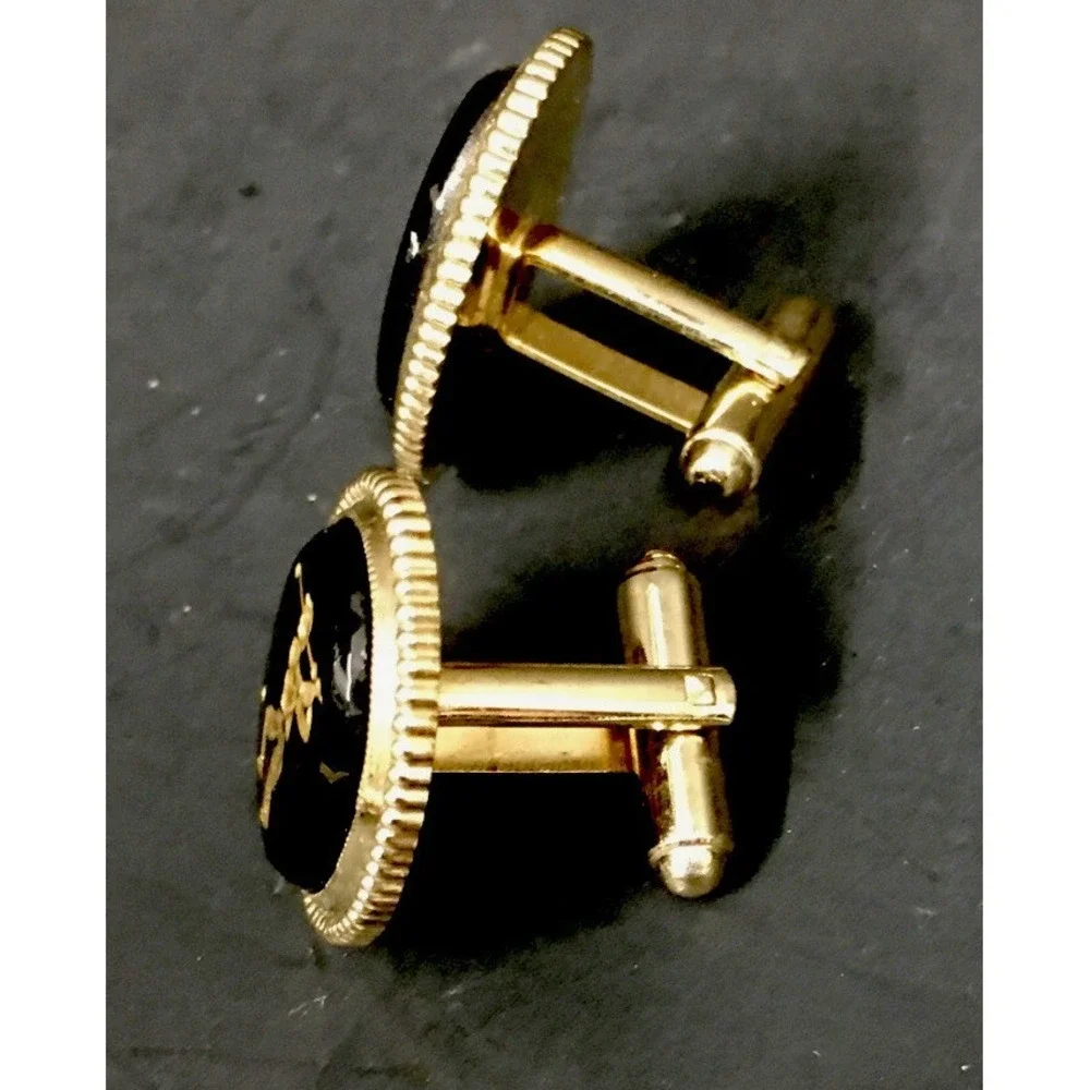 The Unbranded Brand stone timeless gold